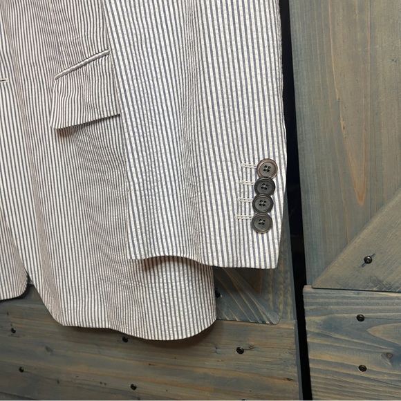 Pinstripe White and Blue Sport Coat Size 40R The Men’s Store Bloomingdale’s NWOT - Picture 2 of 6